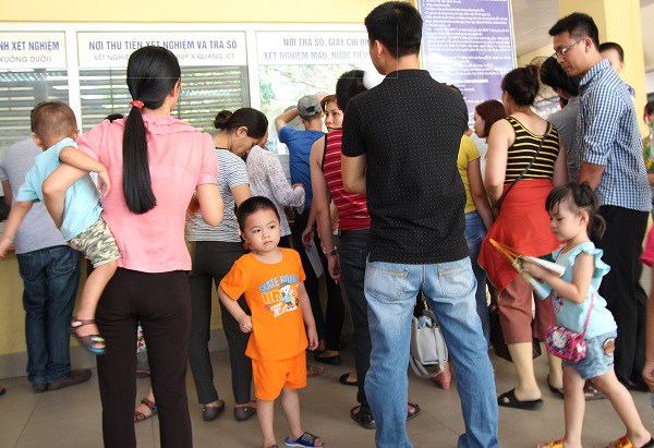 Nắng nóng trẻ nhập viện gia tăng, bác sĩ chỉ 5 điều cực dễ thực hiện để bảo vệ con - 1