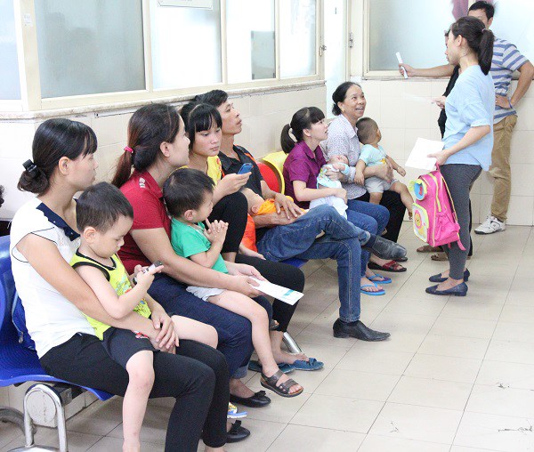 Nắng nóng trẻ nhập viện gia tăng, bác sĩ chỉ 5 điều cực dễ thực hiện để bảo vệ con - 2