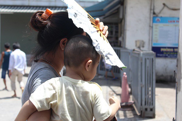 Nắng nóng trẻ nhập viện gia tăng, bác sĩ chỉ 5 điều cực dễ thực hiện để bảo vệ con - 3