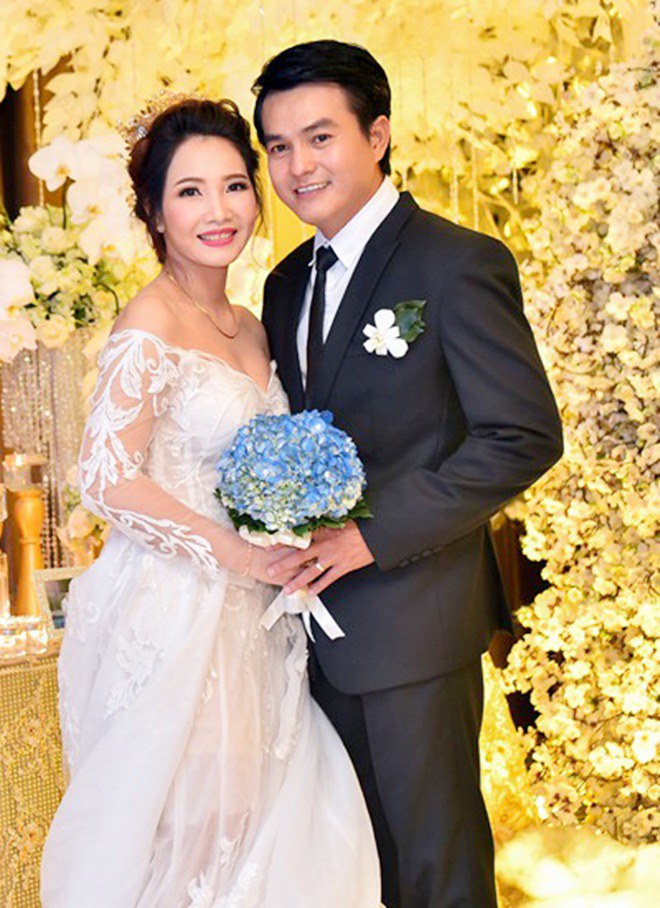 Lấy vợ kém 8 tuổi, amp;#34;cậu Baamp;#34; Cao Minh Đạt vạch tội bà xã nhưng chẳng ai muốn bênh - 3