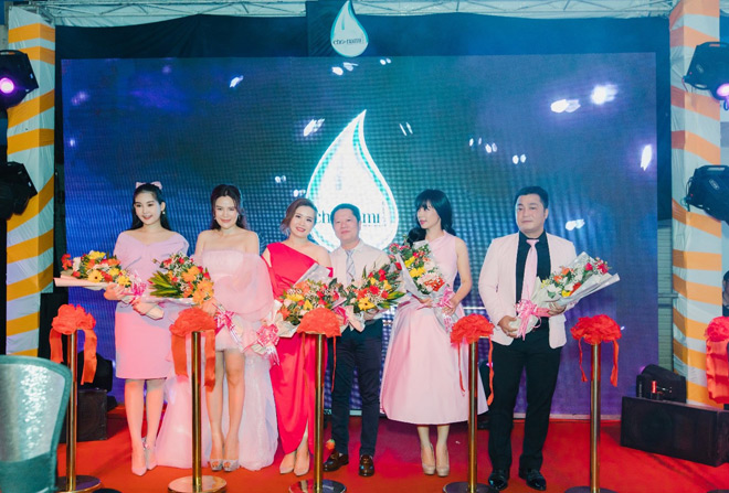 Việt Trinh và Lý Hùng tái ngộ tại sự kiện hoành tráng - 2