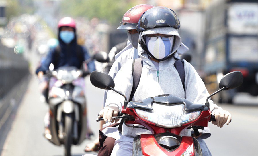 Nắng nóng như lò lửa trên 39°C ở Hà Nội và miền Bắc: Khi nào mới kết thúc? - 1
