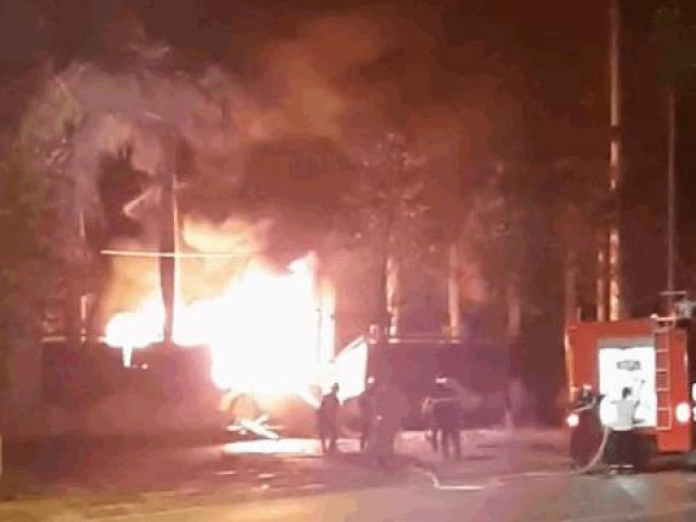 Clip Eva - Siêu xe Rolls-Royce Phantom biển tứ quý bốc cháy ngùn ngụt ở Quảng Ninh