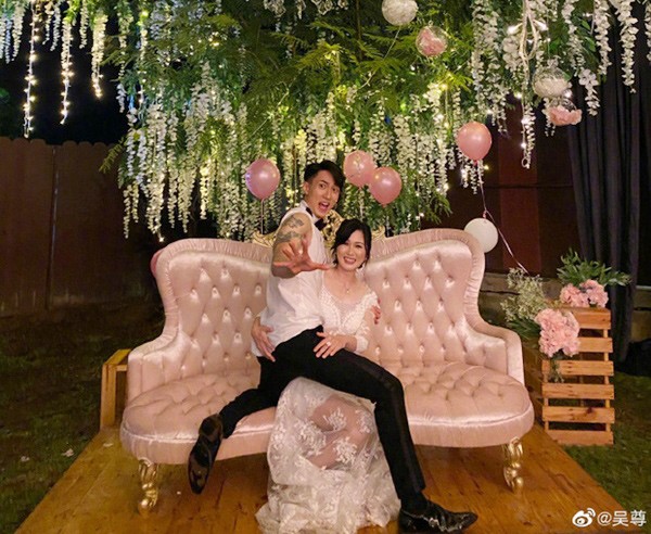 Hôn lễ ấn tượng nhất showbiz: Chú rể giấu vợ 16 năm, ngày cưới có 2 khách mời thú vị - 7