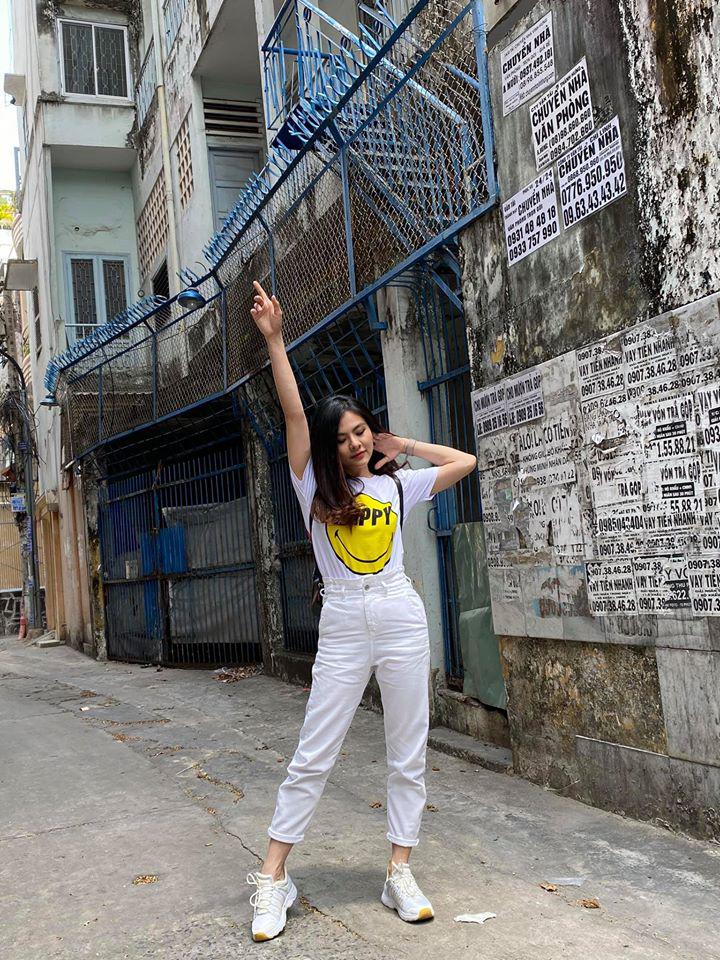 Mặc đồ rộng thùng thình, đâu ngờ body mẹ 1 con Vân Trang lại uốn lượn gợi cảm thế này - 3