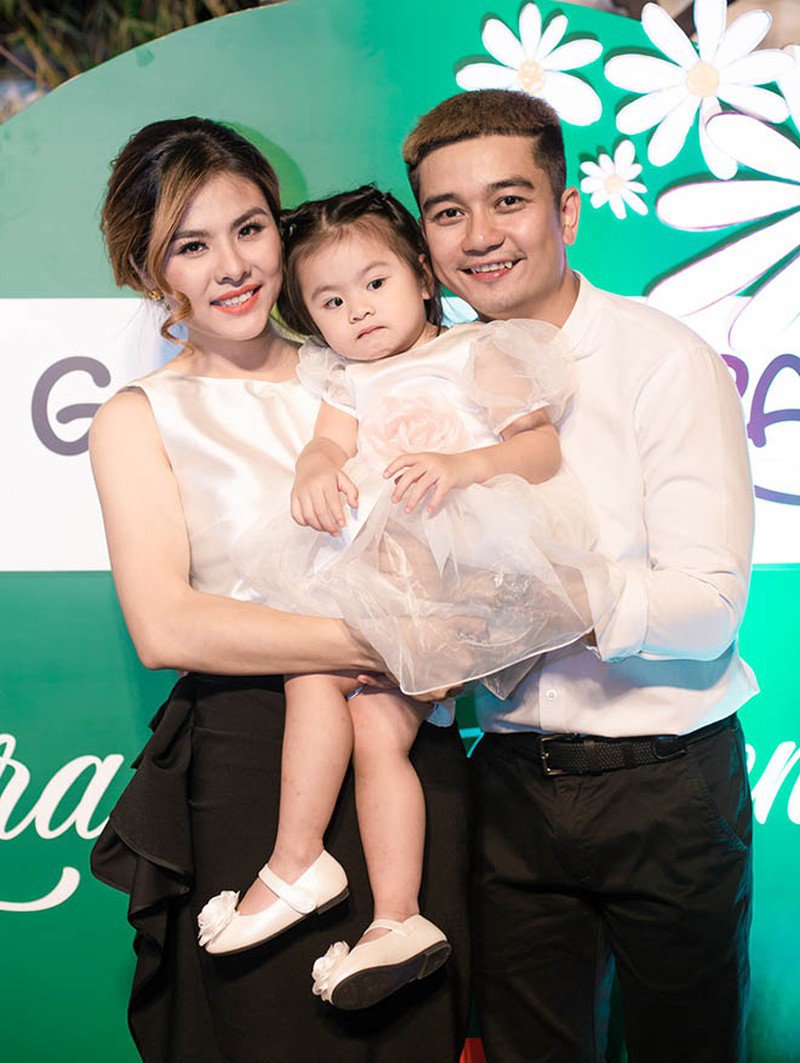 Mặc đồ rộng thùng thình, đâu ngờ body mẹ 1 con Vân Trang lại uốn lượn gợi cảm thế này - 12