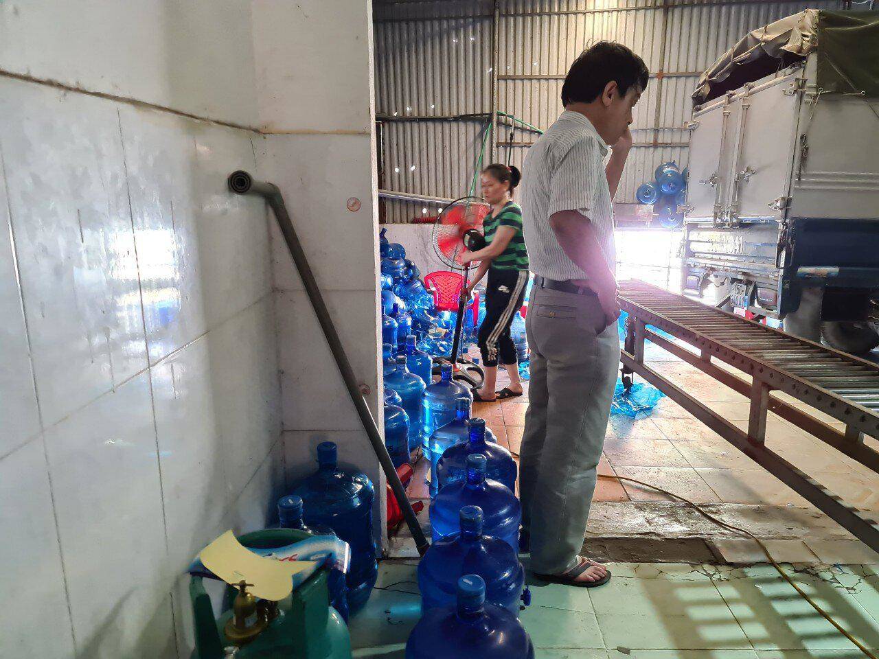 rung minh nuoc tinh khiet lay tu muong nuoc thai sinh hoat, ban cho truong hoc moi ngay - 1