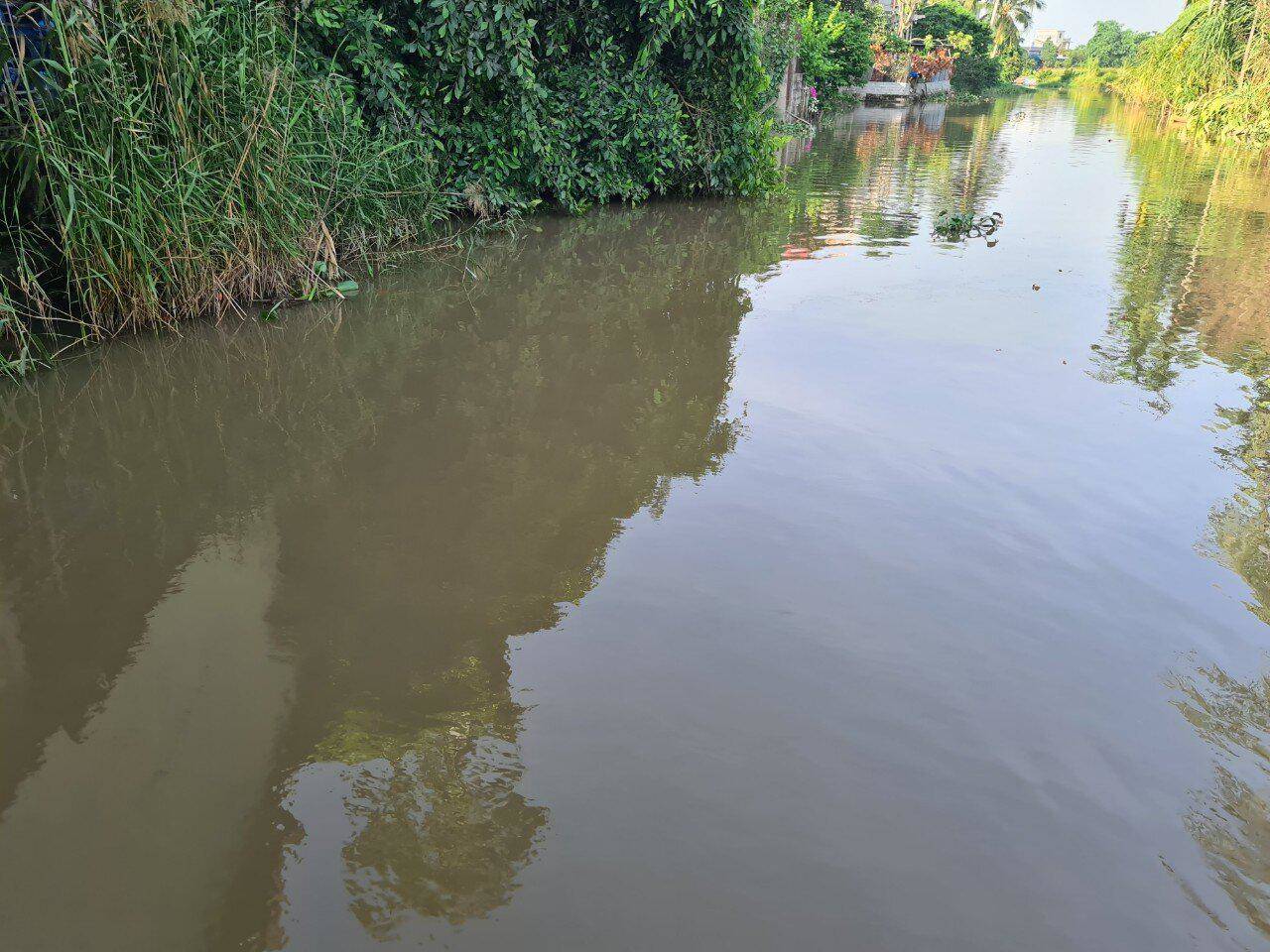 Rùng mình nước tinh khiết lấy từ mương nước thải sinh hoạt, bán cho trường học mỗi ngày - 3