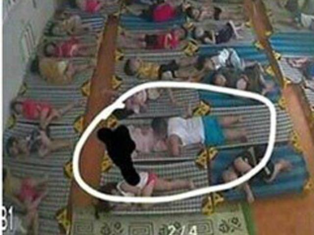 Vụ bé trai có hành động nhạy cảm với bé gái mầm non: Giáo viên, phụ huynh nói gì?