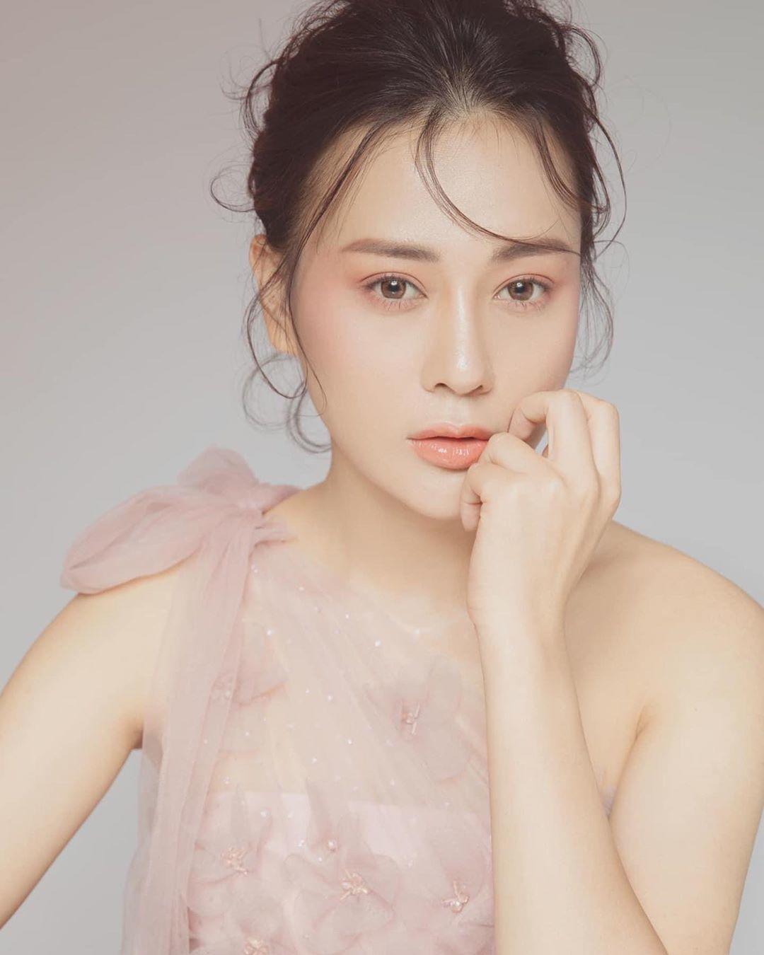 Đọ sắc cùng My Sói, Quỳnh Búp Bê thần thái sang chảnh nhưng lộ mí cắt hơi thiếu tự nhiên - 1