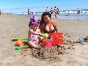 Làm mẹ - Cuộc sống của biểu tượng gợi cảm năm 90 Y Phụng: Con đáng yêu, mẹ thân hình “vệ nữ”