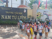 Tin tức - Bé lớp 4 bị quên trên xe đưa đón ở Hà Nội: Quyết định đầy bất ngờ của người mẹ