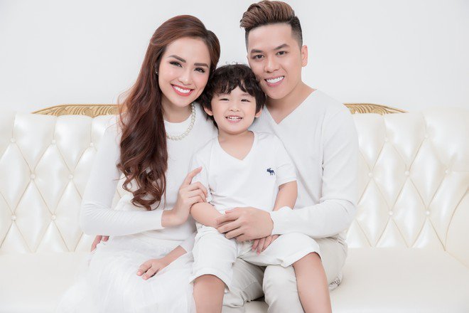 Sau nghi vấn ly hôn lần 2, HH Diễm Hương khoe hành động của con trai làm cô amp;#34;ngất lịmamp;#34; - 1