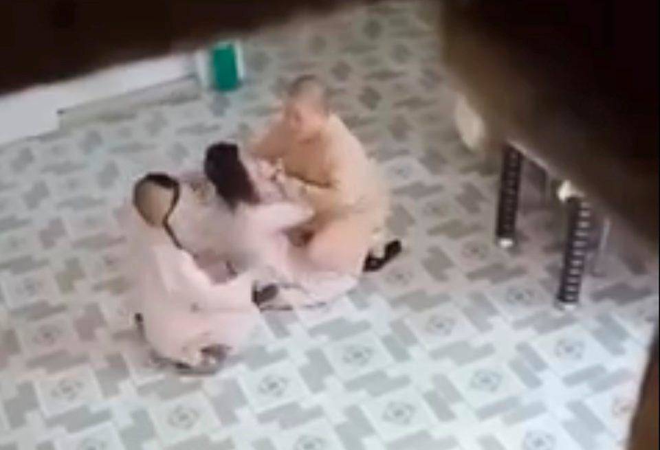 Sư cô tát, giật tóc đồ đệ ở chùa: Mẹ bé gái trong clip bất ngờ lên tiếng - 1