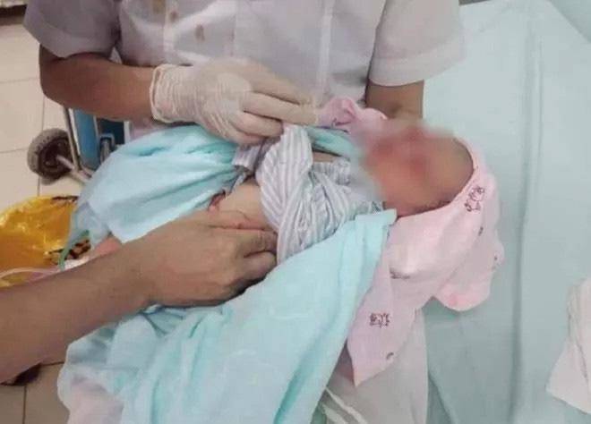 Lý giải sự sống sót kì diệu của em bé bị bỏ rơi 3 ngày giữa trời 40 độ C - 1