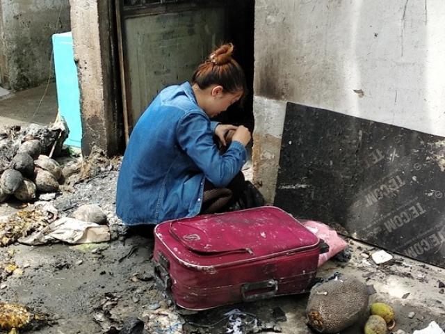 Tin tức 24h: Con gái khóc nghẹn gọi mẹ và 2 em vừa tử vong trong vụ cháy phòng trọ