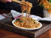 Bếp Eva - Chưa đầy 10 phút đã có ngay mì xào ngon, cả nhà đỡ tốn "đống" tiền ăn sáng ngoài hàng