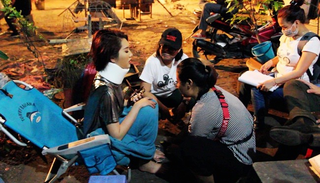 Sự thật chuyện amp;#34;Hân hoa hậuamp;#34; Thúy Ngân chấn thương cổ, gãy mũi phải amp;#34;làm lạiamp;#34; mặt vì quay phim - 4