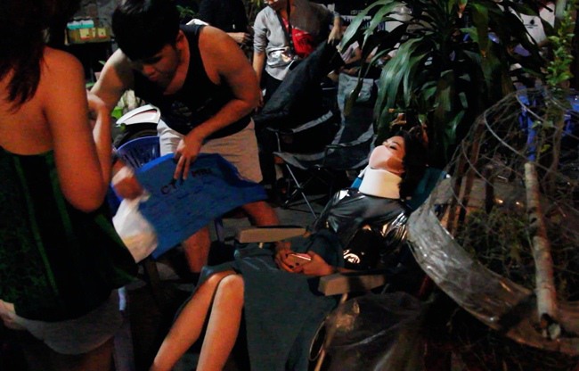 Sự thật chuyện amp;#34;Hân hoa hậuamp;#34; Thúy Ngân chấn thương cổ, gãy mũi phải amp;#34;làm lạiamp;#34; mặt vì quay phim - 1