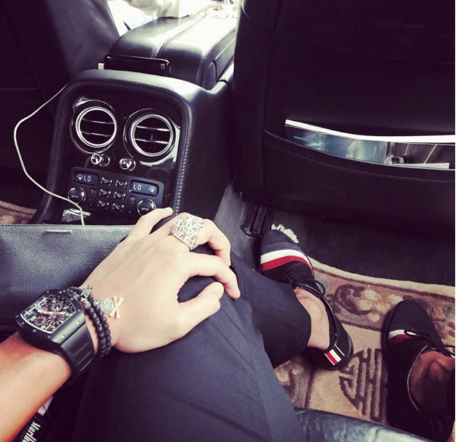 Chân dung thiếu gia Việt điển trai, giàu có và là bạn thân của Idol Hàn Quốc - 2