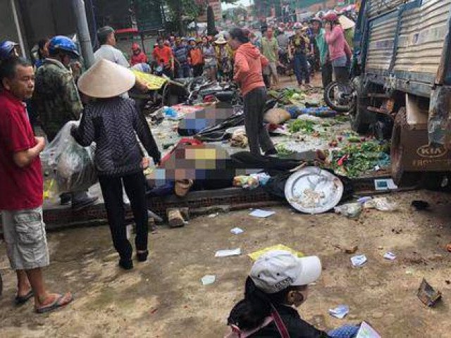 Tai nạn thảm khốc: Xe tải lao vào chợ, người chết và bị thương nằm la liệt