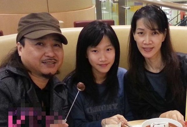 Nam phụ nổi nhất Hong Kong đi bán hàng, tủi nhục vì bị quản lý mắng, đồng nghiệp xem thường - 7