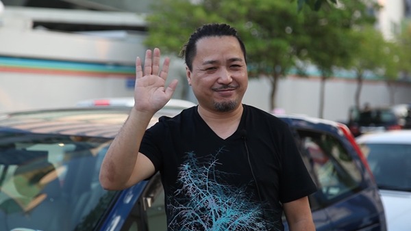 Nam phụ nổi nhất Hong Kong đi bán hàng, tủi nhục vì bị quản lý mắng, đồng nghiệp xem thường - 3