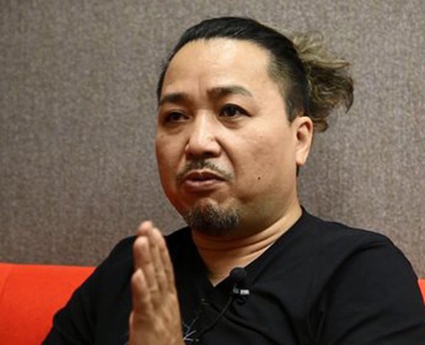 Nam phụ nổi nhất Hong Kong đi bán hàng, tủi nhục vì bị quản lý mắng, đồng nghiệp xem thường - 4