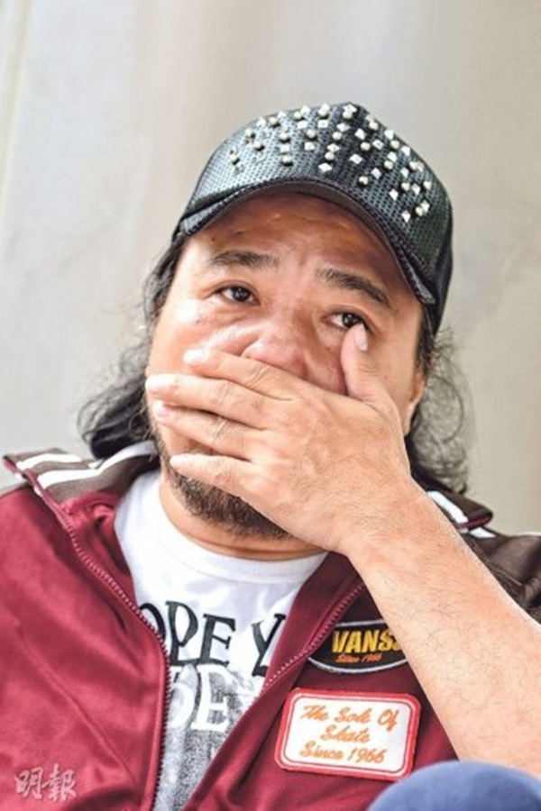 Nam phụ nổi nhất Hong Kong đi bán hàng, tủi nhục vì bị quản lý mắng, đồng nghiệp xem thường - 8