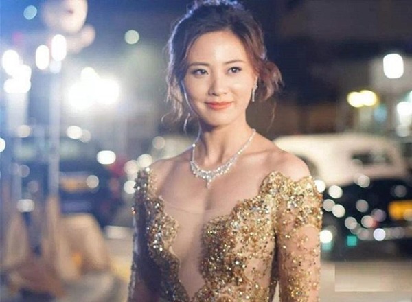 Giật chồng, sống bất cần đời, loạt Hoa hậu Hong Kong cứ đăng quang là dính amp;#34;phốtamp;#34; - 2