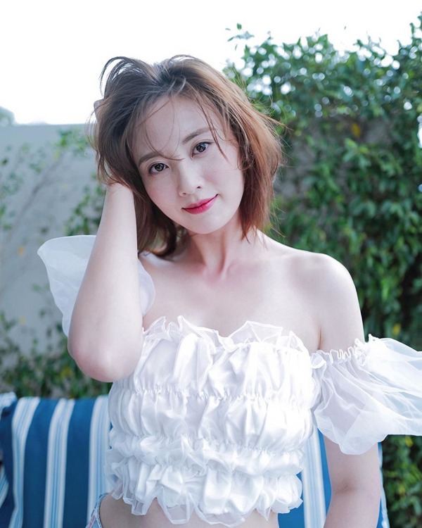 Giật chồng, sống bất cần đời, loạt Hoa hậu Hong Kong cứ đăng quang là dính amp;#34;phốtamp;#34; - 3