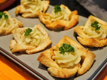 Khách đến nhà, con dâu lấy bánh mì gối biến tấu thành món lạ, mẹ chồng "nở mày nở mặt"