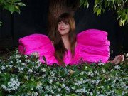 Clip Eva - Mỹ nhân "50 sắc thái" xinh đẹp với váy có vai khổng lồ của Công Trí