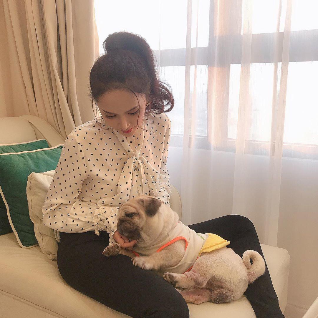 Hương Giang đang sống tại một căn hộ hạng sang, có thiết kế hiện đại, tiện nghi.