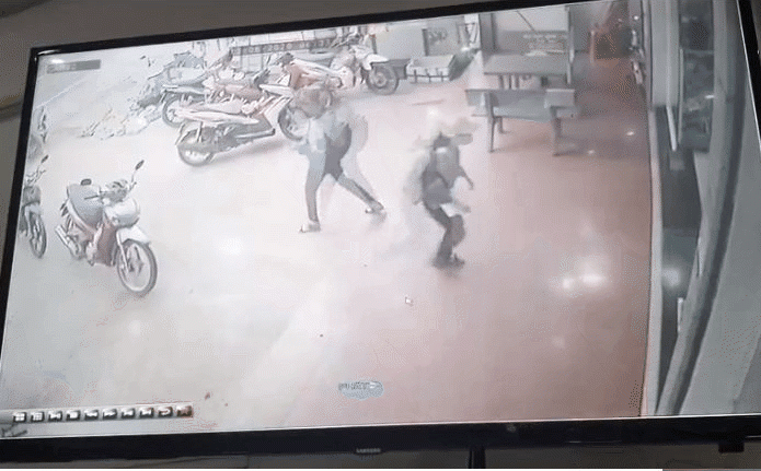 Tai nạn làm 5 phụ nữ tử vong: Góc camera mới được chia sẻ hé lộ giây phút kinh hoàng - 1