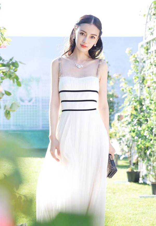 Hình ảnh Angelababy đi hầu rượu hơn 10 năm trước được đăng tải - 5