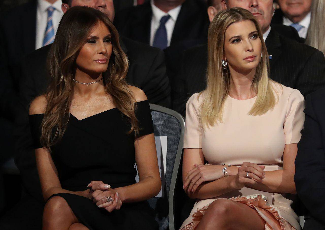 Cuộc cạnh tranh ngầm giữa 2 mỹ nhân bên cạnh ông Donald Trump và điều ít ai ngờ - 1