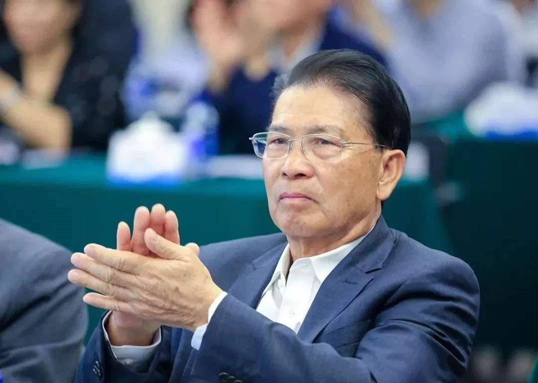 Tỷ phú giàu bậc nhất TQ bị bắt cóc, con trai bơi vượt sông cứu bố thoát nạn - 1
