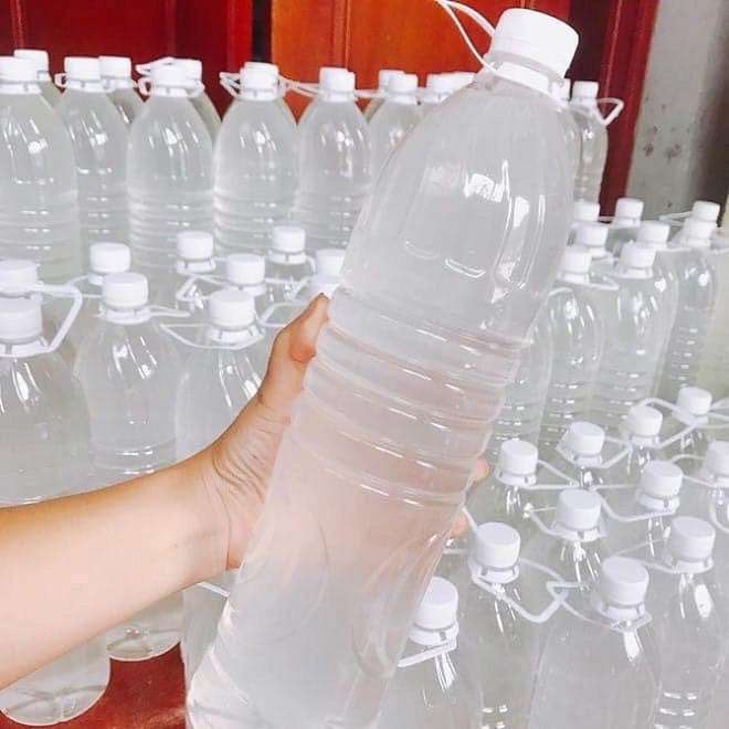 Bản tin tiêu dùng: Sự thật nguồn gốc nước dừa có giá 20.000 đồng/lít được bán la liệt chợ mạng - 1
