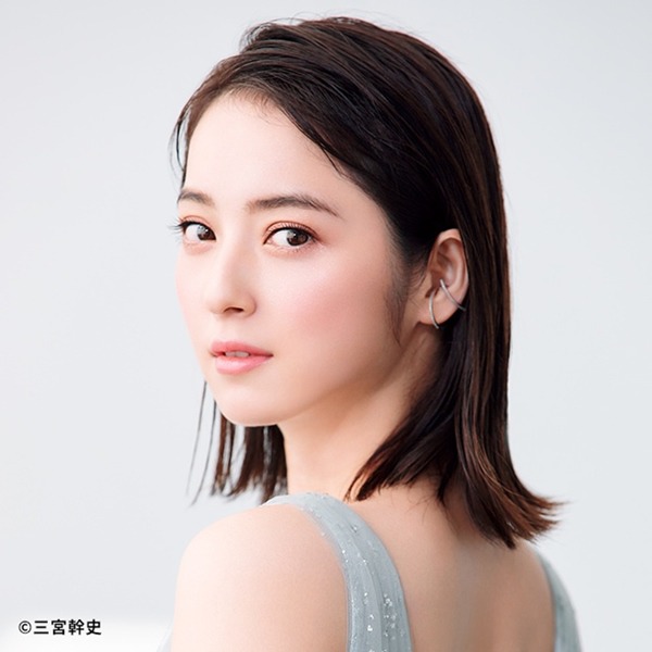 bi "cam sung", de nhat my nhan nhat ban suy sup khi nghe dien thoai tu nhan tinh cua chong - 1