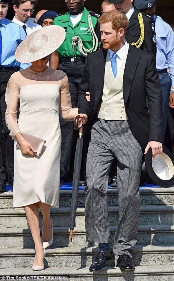 Meghan làm phật lòng bố chồng Thái tử chỉ sau 4 ngày về làm dâu - 1