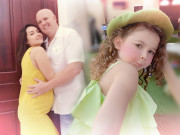 Bà bầu - Thấy vợ 8X miền Tây đẻ con xinh như thiên thần, chồng Mỹ liền đòi thuê ngay vệ sĩ