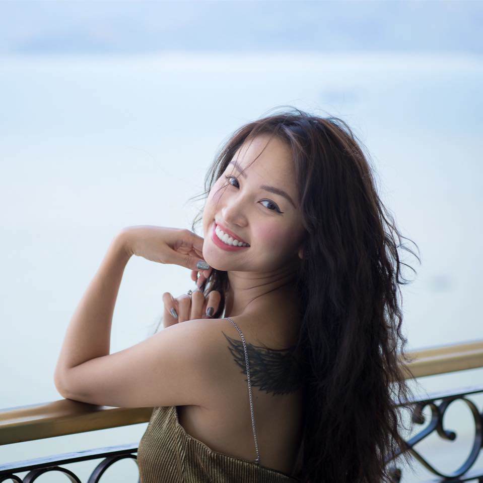 Vừa được cầu hôn bằng nhẫn kim cương khổng lồ, MC Vân Hugo tậu thêm biệt thự đẹp long lanh - 7