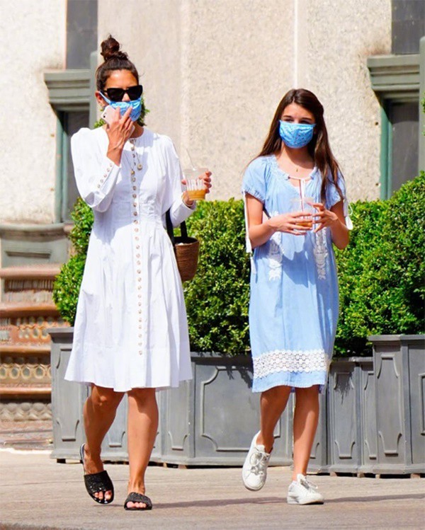 Bắt gặp Katie Holmes và con gái xuất hiện trên phố nhưng cô bé Suri nổi hơn cả mẹ - 2