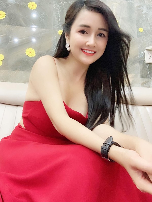 chi gai nha phuong 40 tuoi van dien vay hoa xe nguc quyen ru khong kem em - 5