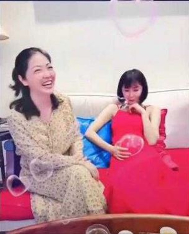 Cô dâu 40 kết hôn với chú rể 25 sau 2 tháng, mối quan hệ trước đó mới gây sốc - 6