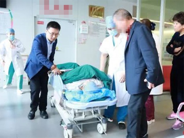 Con gái lớn bắt bỏ thai, mẹ già gần 70 tuổi có bầu tự nhiên vẫn quyết giữ bằng được - 4
