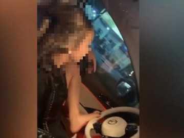 Cô gái dùng chân lái xe rồi khoe lên mạng xã hội gây phẫn nộ