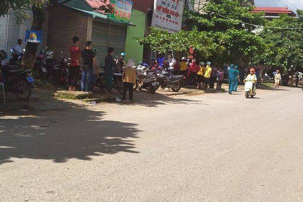 Thảm án 3 người chết ở Điện Biên: Camera tiết lộ hình ảnh sốc diễn ra trước cửa nhà - 1