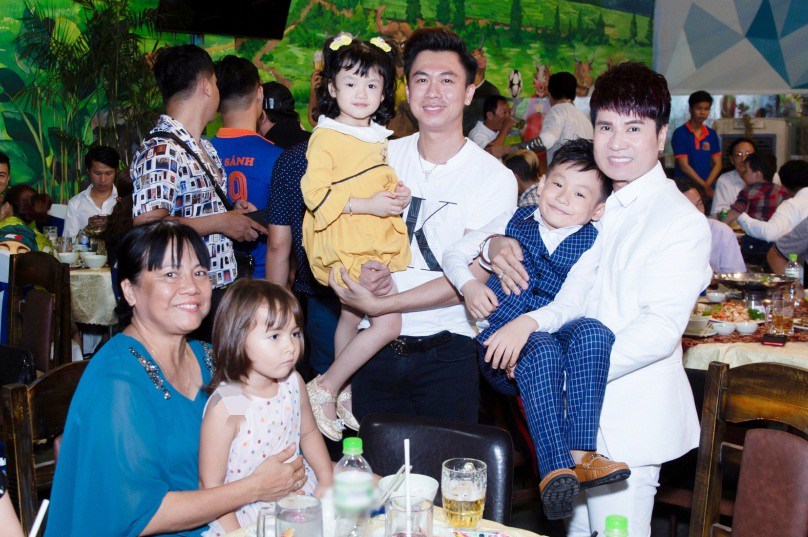 Lần đầu tiên lộ diện con trai 7 tuổi khôi ngô của amp;#34;Vua nhạc sànamp;#34; Lương Gia Huy - 10